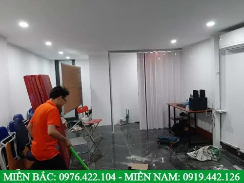 Hình ảnh thi công vách ngăn nhựa xếp cho khách hàng tại Hà Nội, quý khách có thể liên hệ hotline theo khu vực gần nhất để nhận tư vấn và báo giá chi tiết