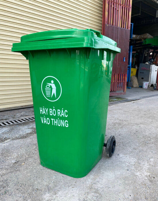 Thùng rác 240 lít màu xanh lá phù hợp chứa rác thải sinh hoạt ở khu dân cư
