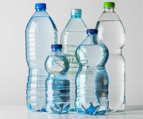 Các sản phẩm gia dụng phổ biến được làm từ nhựa PET như chai nước, hộp đựng thực phẩm