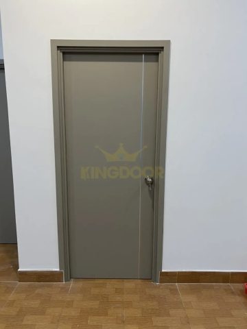 Cánh cửa nhựa vân gỗ trong không gian nhà hiện đại ở Nha Trang