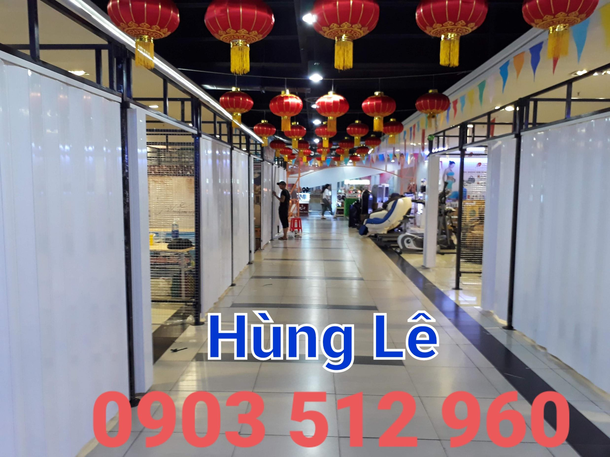 Chi tiết hệ thống ray trượt và bánh xe của cửa xếp nhựa khổ lớn