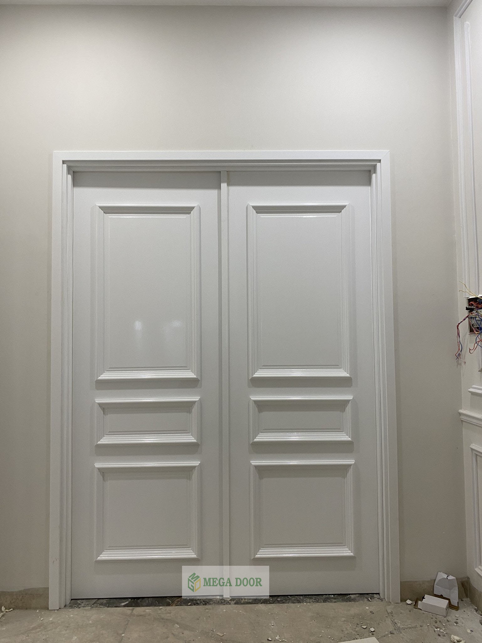 Cửa đôi nhựa composite tân cổ điển sang trọng