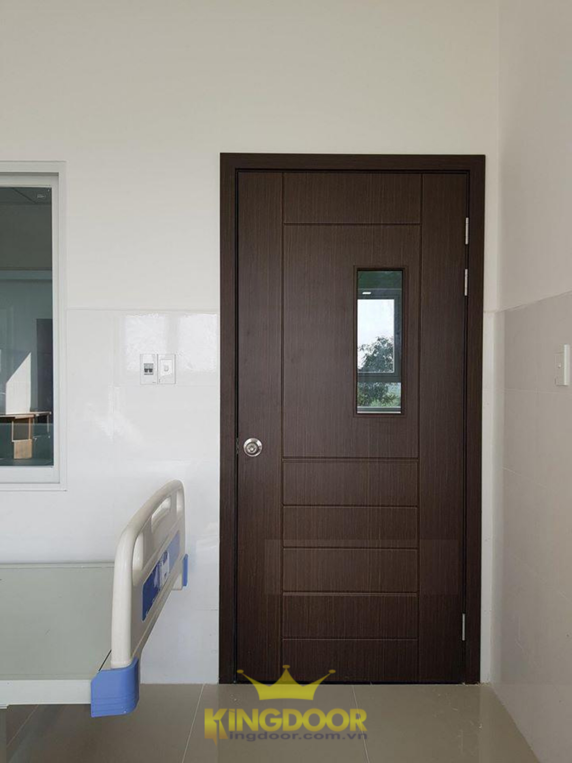 Cửa nhựa ABS Hàn Quốc có ô kính