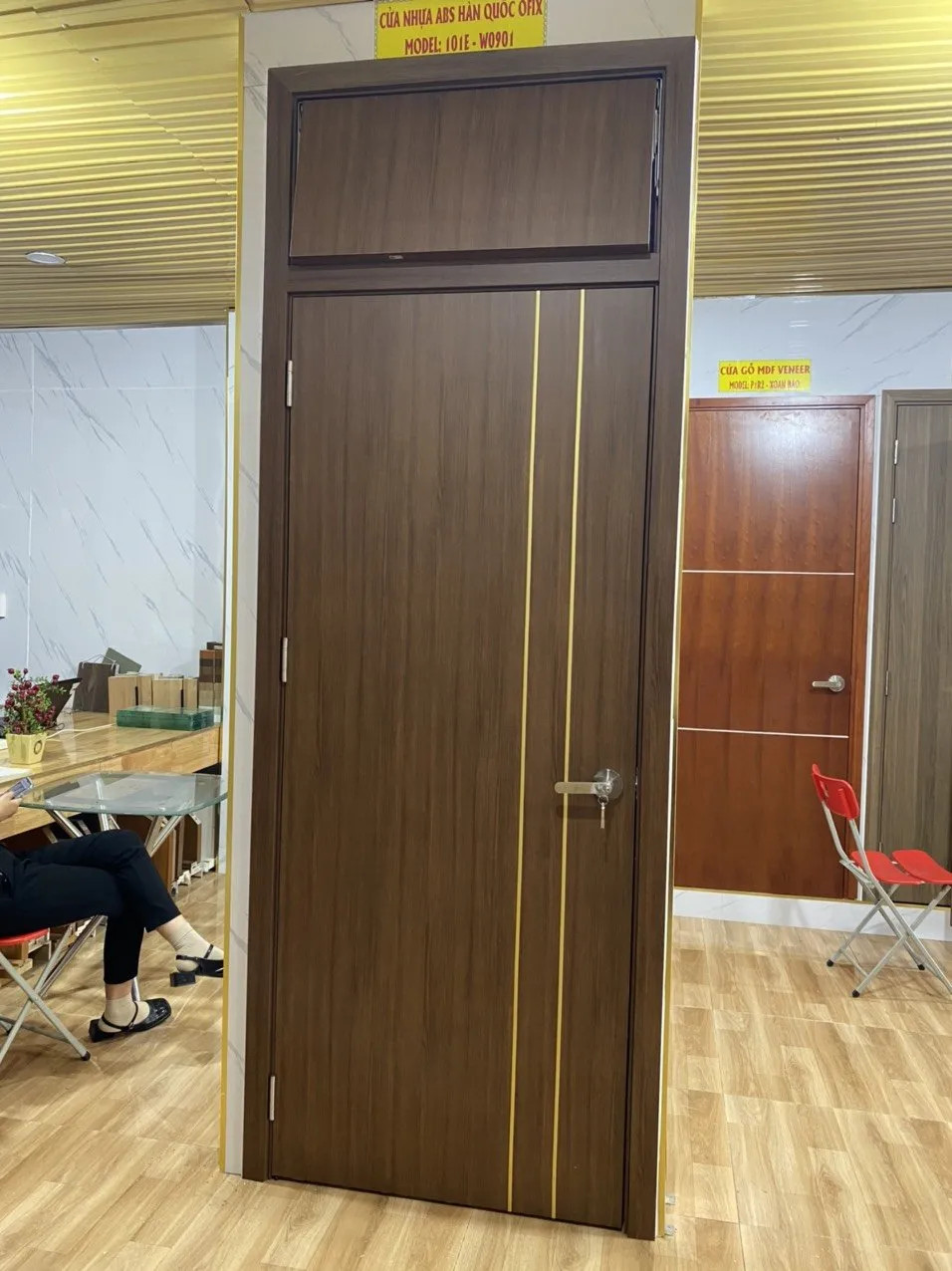 Cửa nhựa ABS Hàn Quốc mẫu có Ofix