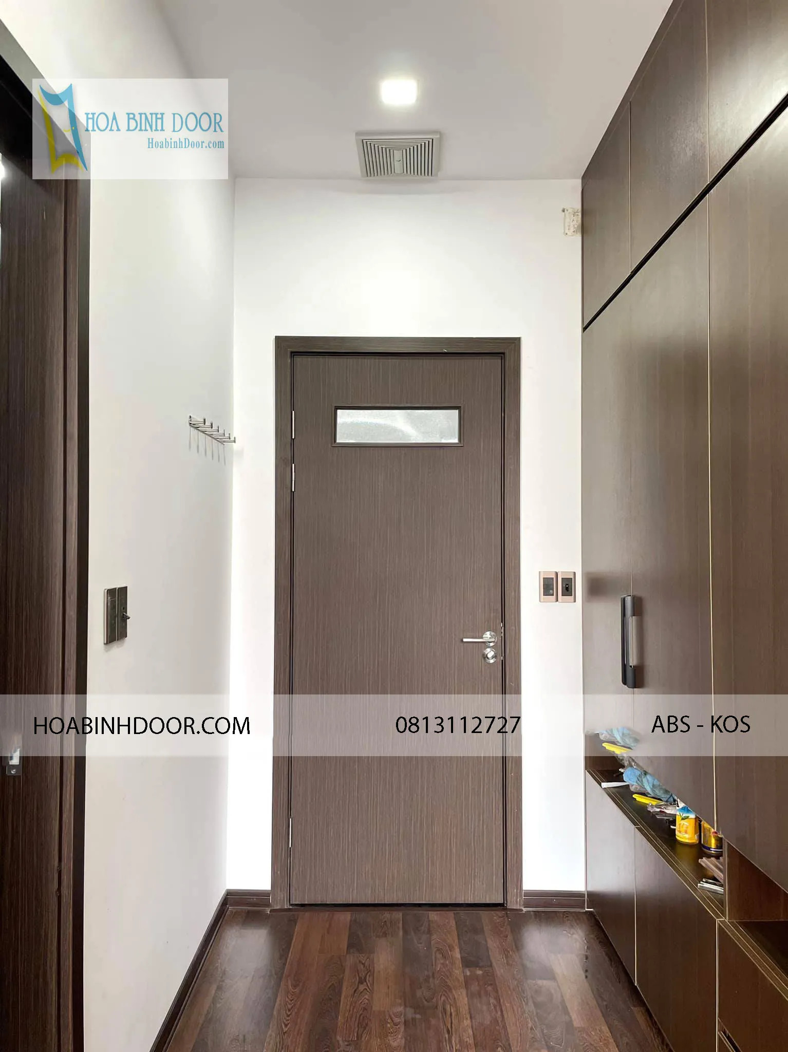 Cửa nhựa ABS ô kính phù hợp cho không gian nhà vệ sinh