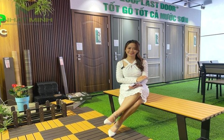 Cửa nhựa composite màu vân gỗ bền đẹp cho không gian hiện đại