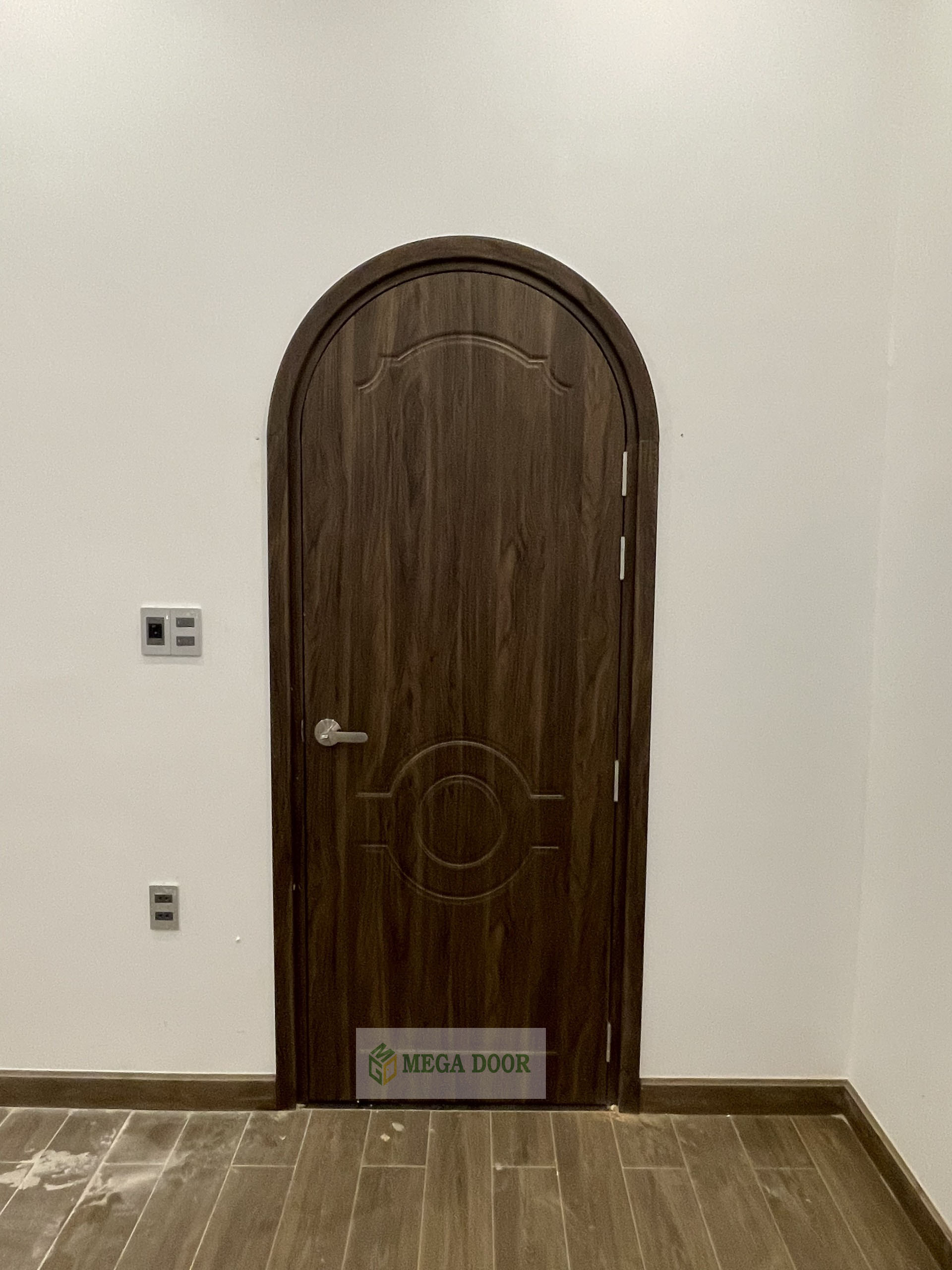 Cửa nhựa composite vòm cong độc đáo