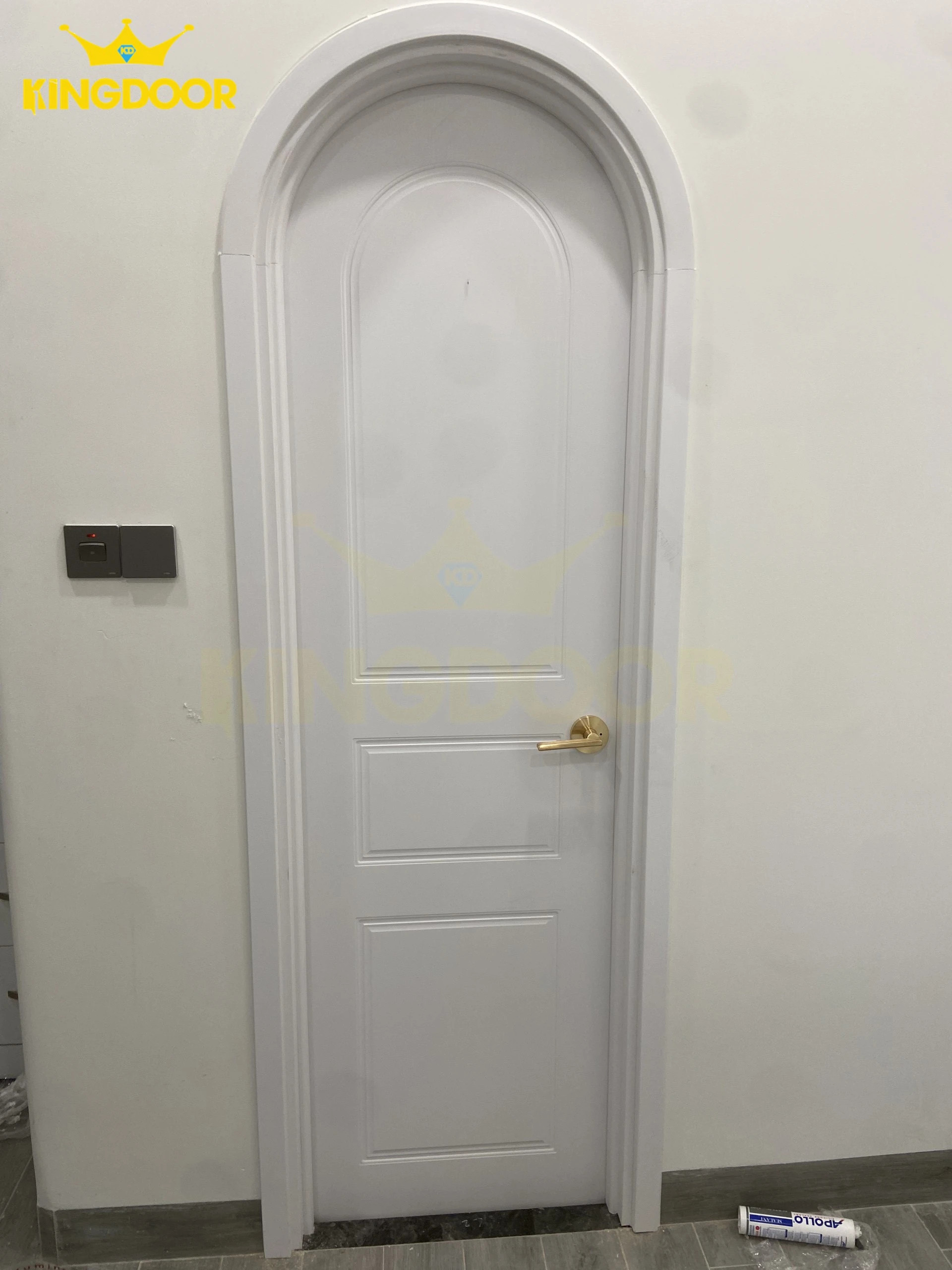 Cửa nhựa composite vòm cong sơn PU màu trắng sang trọng