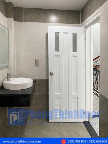 Cửa nhựa giả gỗ Đài Loan lắp thực tế tại toilet