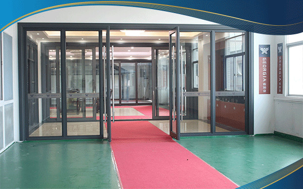 Cửa nhựa lõi thép uPVC màu trắng lắp đặt tại các công trình dân dụng ở Đà Nẵng, thể hiện sự bền vững
