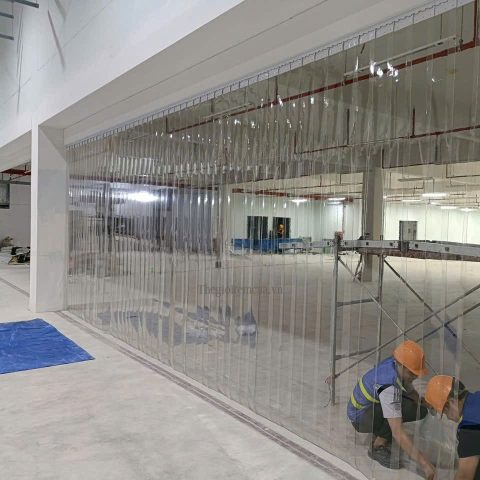 Cửa nhựa trong suốt ngăn lạnh chuyên dụng cho nhà xưởng
