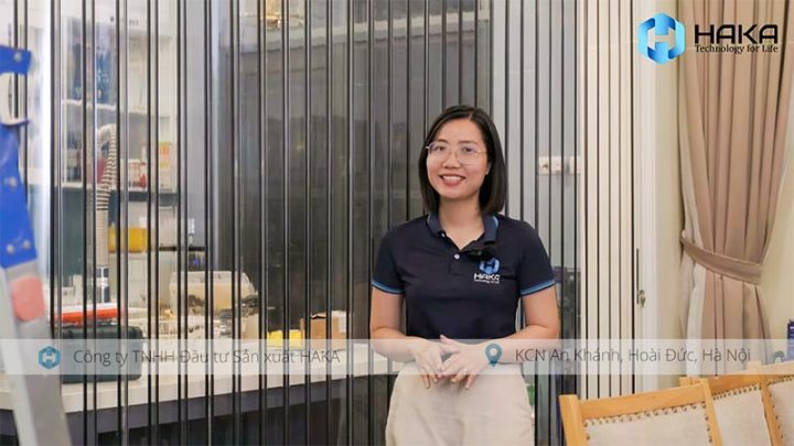 Cửa xếp lùa nhựa trong suốt ngăn phòng bếp hiện đại