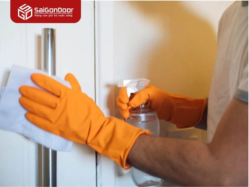 Dễ dàng vệ sinh và bảo trì cửa nhựa composite màu xám