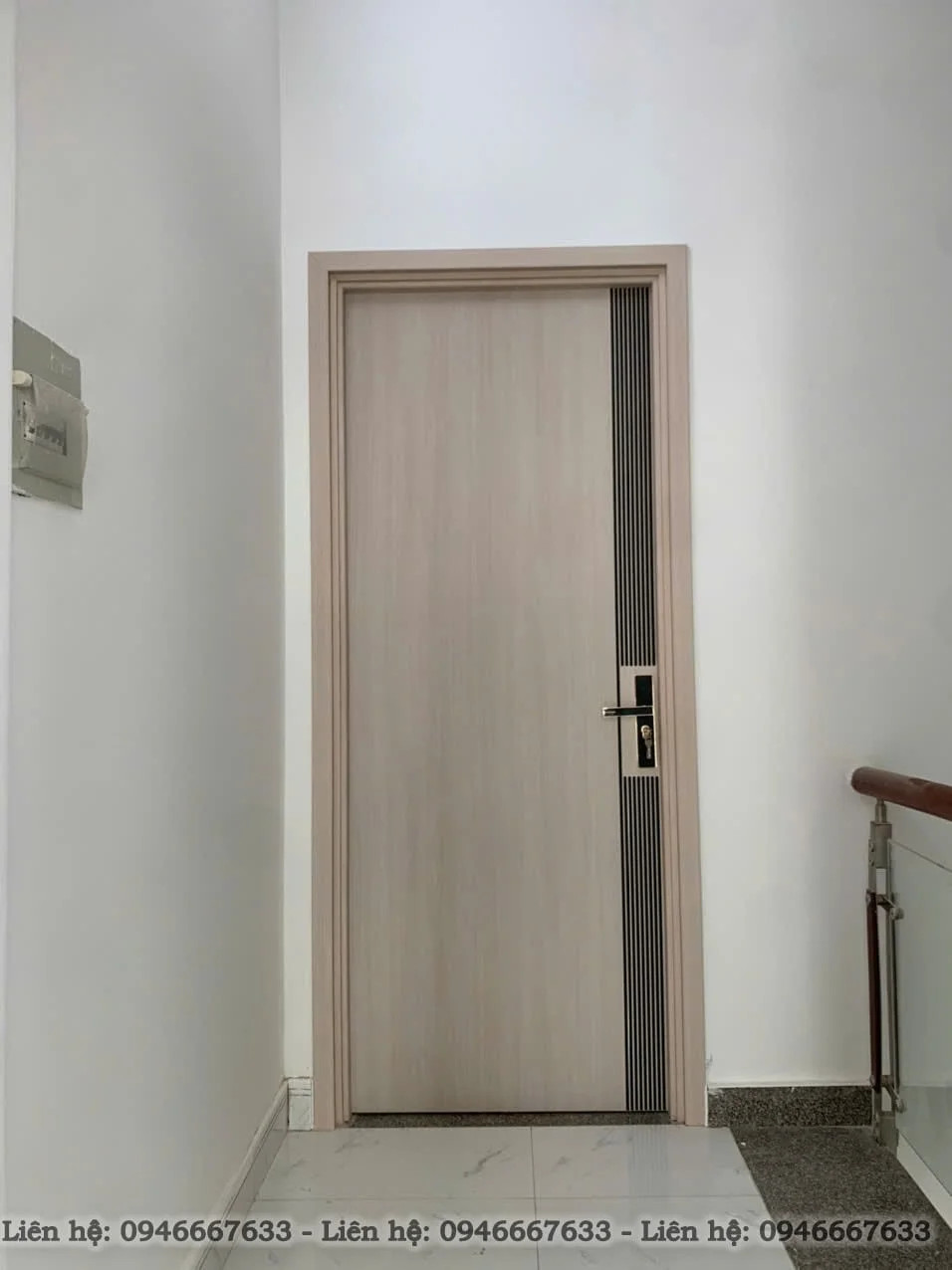 Góc nhìn cận cảnh về chất liệu và hoàn thiện của cửa nhựa giả gỗ Composite