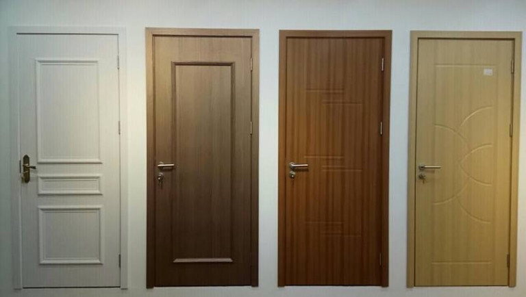 Hình ảnh cửa nhựa giả gỗ composite tại một công trình ở Vũng Tàu, thể hiện chất lượng bền đẹp