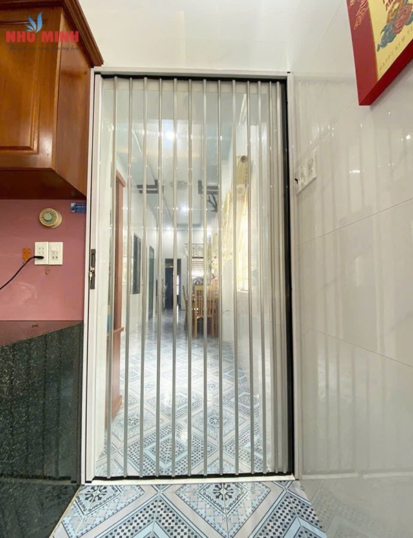 Hình ảnh cửa xếp nhựa trong suốt khi đóng