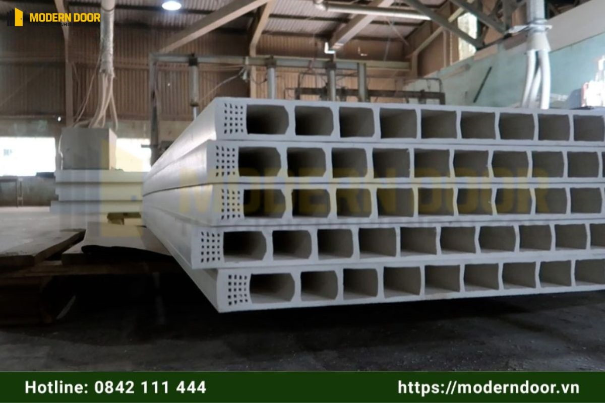Hình ảnh phôi bộ cửa nhựa Composite