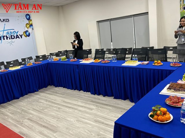 Khăn trải bàn nhựa của Nhật màu xanh coban