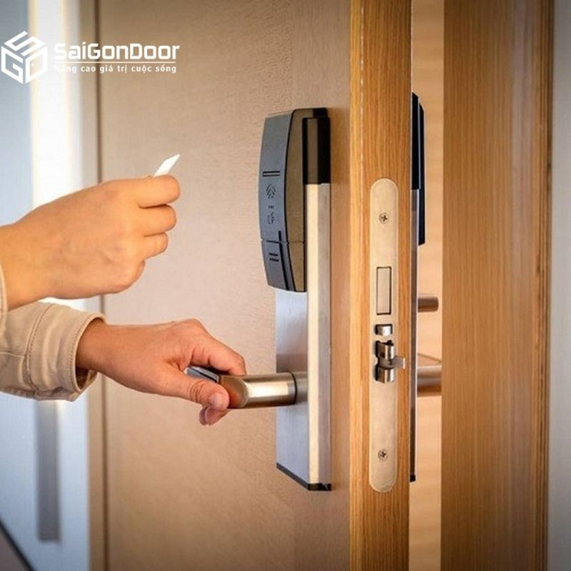 Khoá cửa nhựa thẻ từ tiện lợi cho quản lý ra vào
