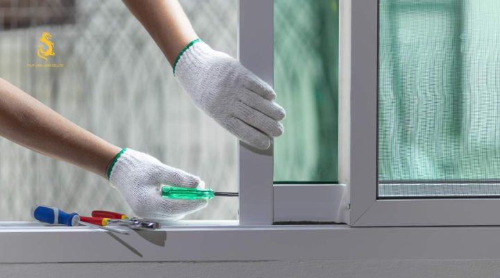 Kiểm tra tình trạng bánh xe cửa lùa nhựa lõi thép khi có tiếng ồn