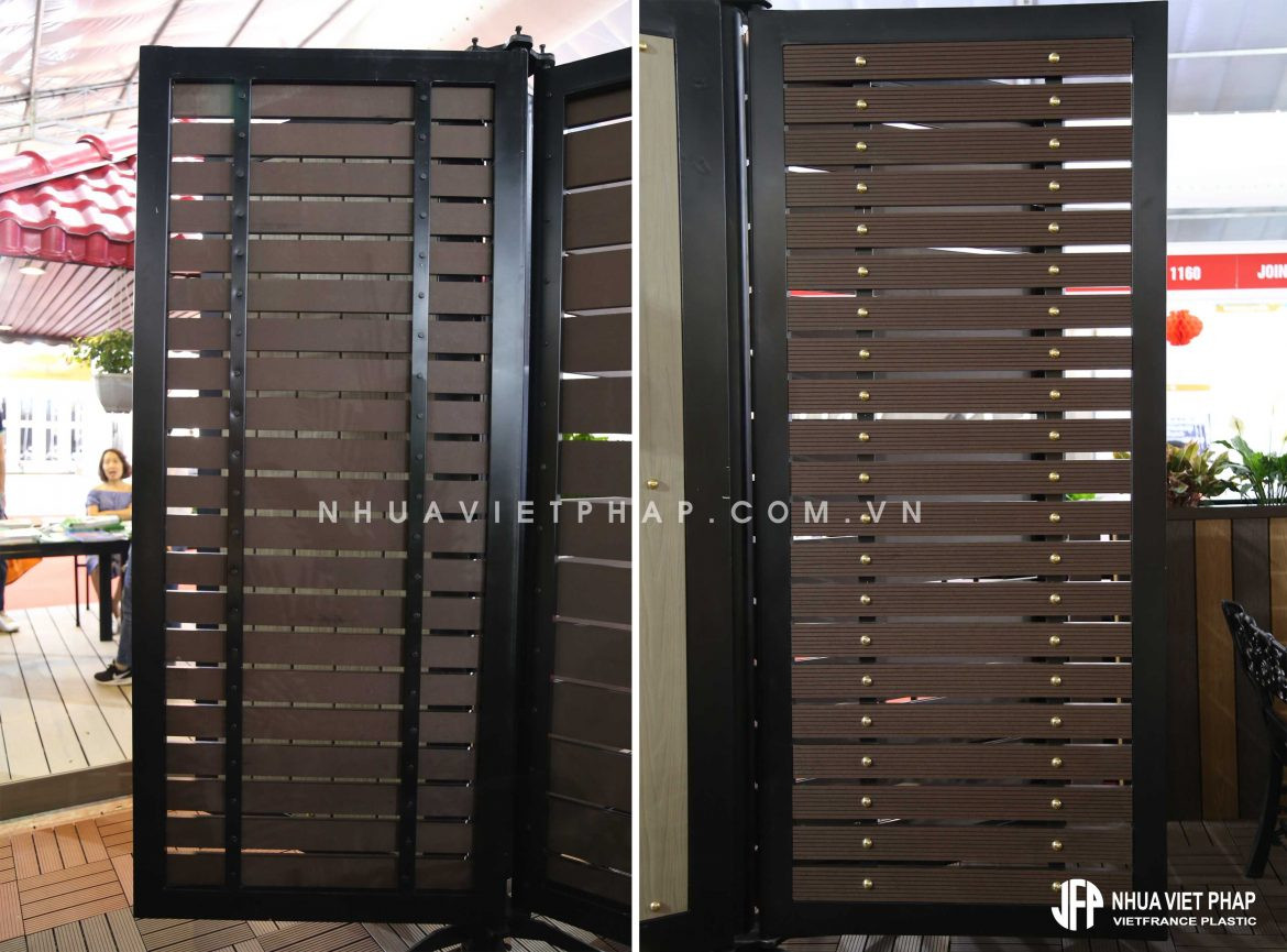 Mẫu cửa cổng nhựa giả gỗ ốp ngang hiện đại