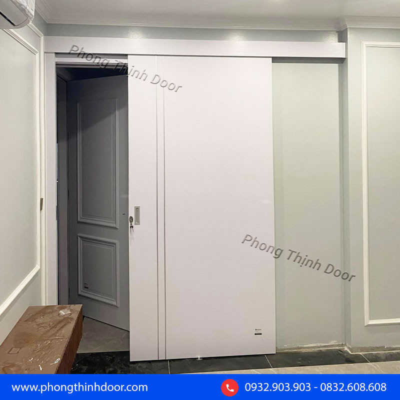 Mẫu cửa lùa composite đẹp mắt với vân gỗ tự nhiên