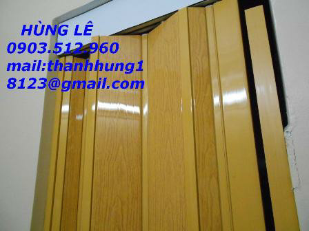 Mẫu cửa xếp nhựa cao cấp màu vân gỗ cho nhà vệ sinh, tăng tính thẩm mỹ
