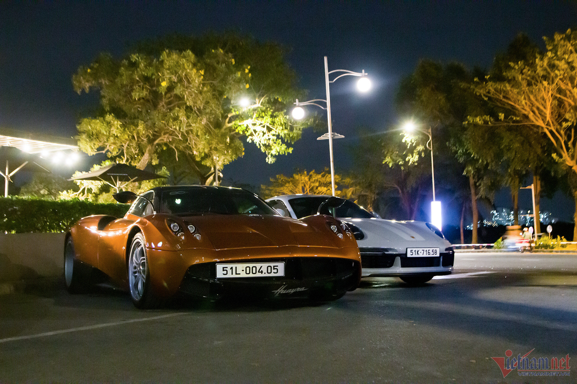 Pagani Huayra và Porsche 911 Sport Classic của Cường Đô La trên phố