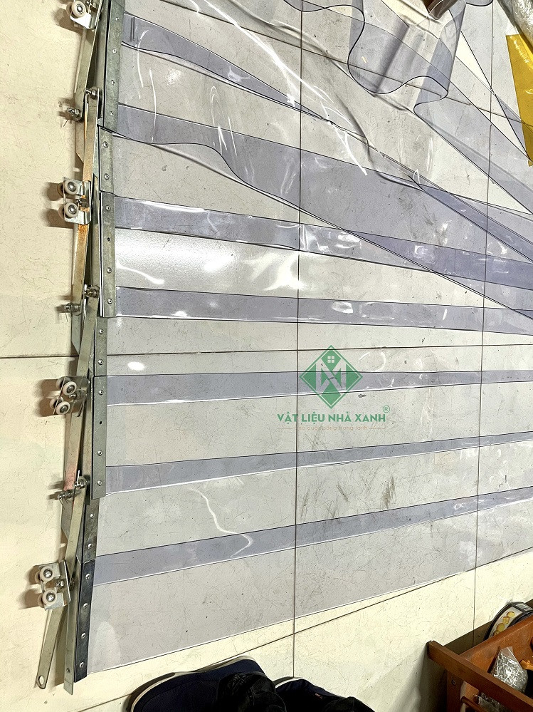 Rèm nhựa kéo xếp từng sợi với độ dày 2mm cho không gian rộng