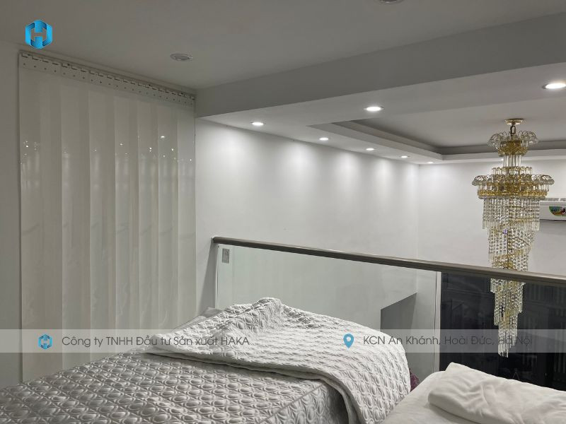 Rèm nhựa PVC dải trắng ngăn phòng ngủ tiết kiệm chi phí