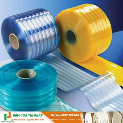 Rèm nhựa trong suốt lắp đặt tại lối ra vào