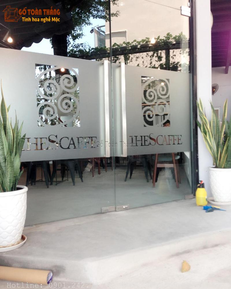 Sàn nhựa dán cửa kính đa năng cho nhà ở và văn phòng