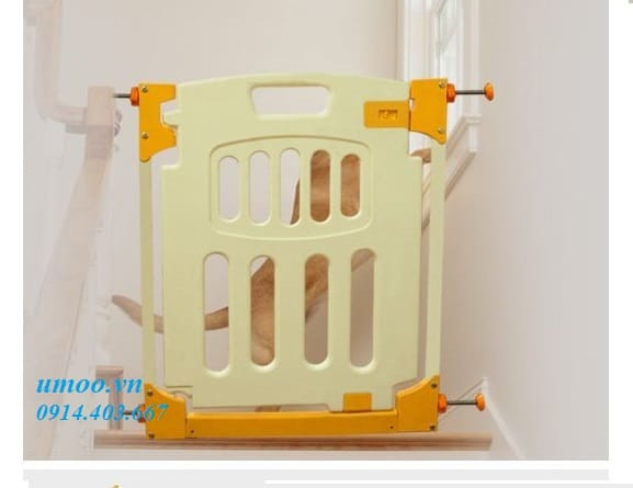 Tấm nhựa chắn cửa bền đẹp, an toàn cho mọi gia đình