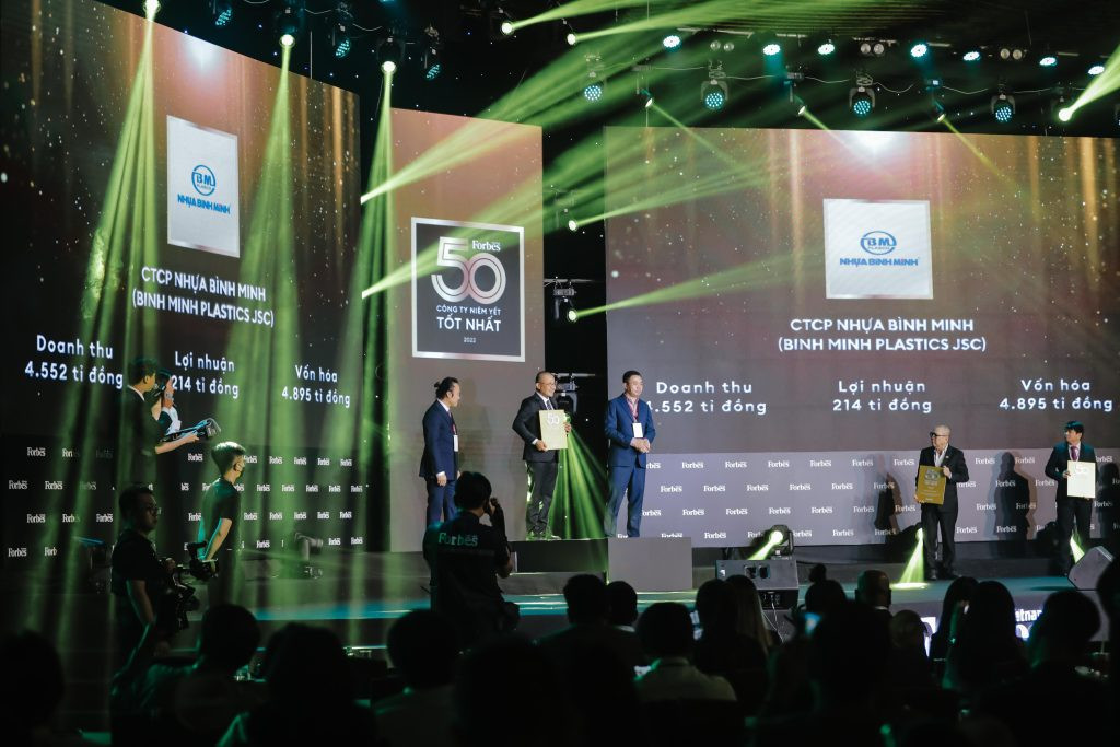 Tổng giám đốc Nhựa Bình Minh nhận giải thưởng từ Forbes Việt Nam