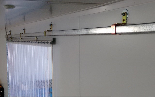 Tổng quan về rèm cửa nhựa xếp PVC cho không gian công nghiệp