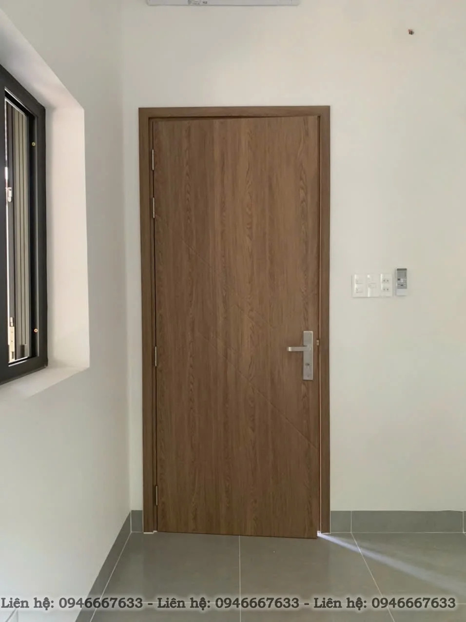 Tổng thể một bộ cửa nhựa giả gỗ Composite hoàn chỉnh với phụ kiện
