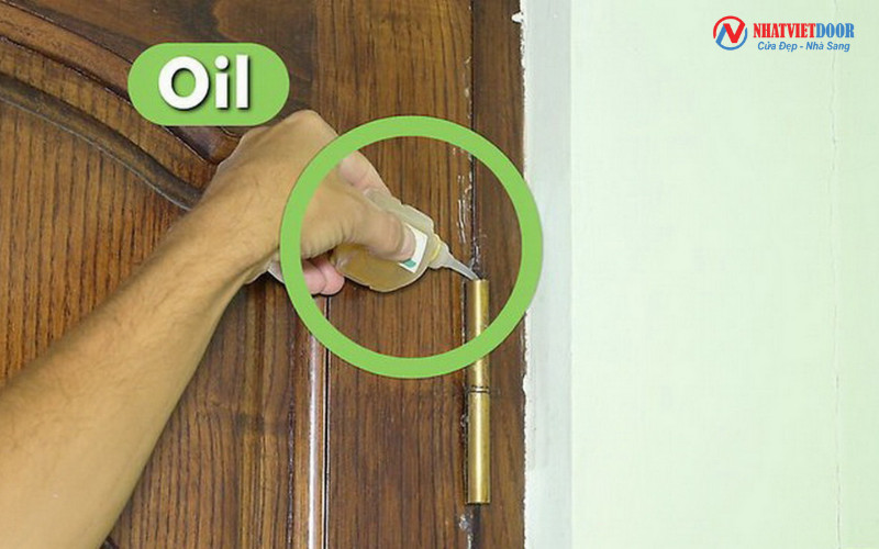 Vệ sinh cửa nhựa giấu khuôn