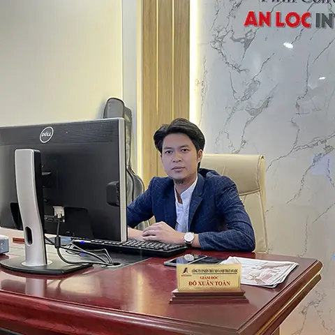 Bàn Gỗ Hiện Đại Cho Phòng Ngủ: Hướng Dẫn Chọn Và Bố Trí Bàn Gỗ Hiện Đại Cho Phòng Ngủ: Hướng Dẫn Chọn Và Bố Trí