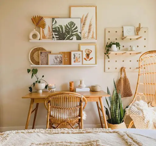 bàn làm việc nhỏ gọn trong phòng ngủ