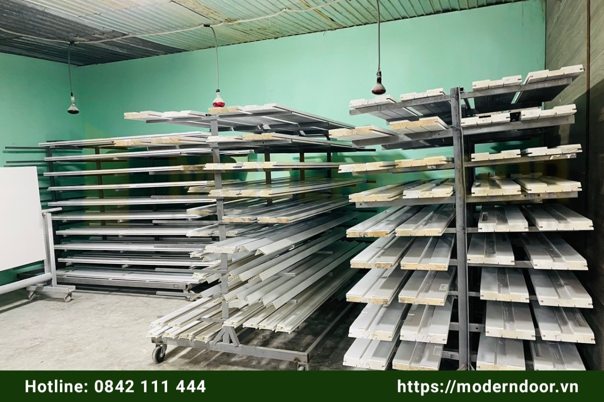 Bảo quản ván cửa nhựa giả gỗ trong môi trường tiêu chuẩn