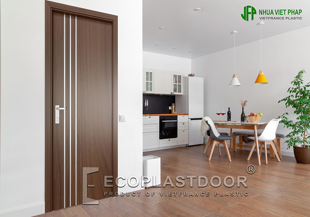 Bề mặt hoàn thiện bóng đẹp của cửa nhựa composite đòi hỏi sự tỉ mỉ