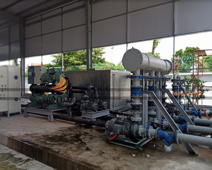 Bề mặt nhựa bị trầy xước, thể hiện nhược điểm của nhựa về độ bền