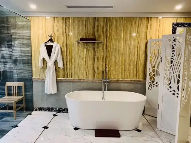 Bồn Tắm Nằm Trong Phòng Ngủ: Ý Tưởng, Lợi Ích & Lưu Ý Thiết Kế Bồn Tắm Nằm Trong Phòng Ngủ: Ý Tưởng, Lợi Ích & Lưu Ý Thiết Kế