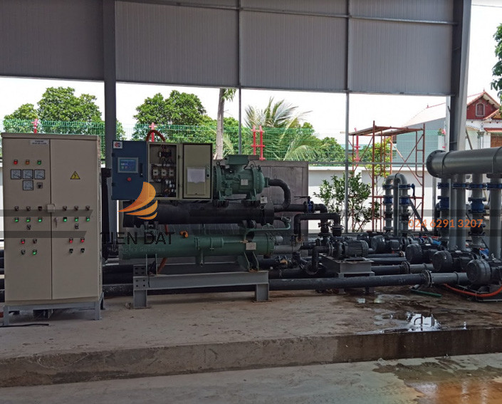Các linh kiện nhựa trong máy móc, thể hiện sự phức tạp khi tái chế