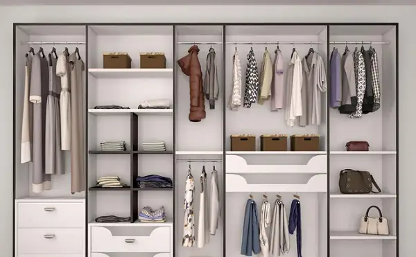 Cách sắp xếp quần áo gọn gàng bằng cách phân chia nhỏ ngăn tủ