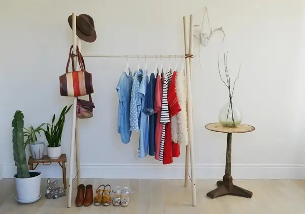 Sử dụng thêm các giá treo đồ bên ngoài
