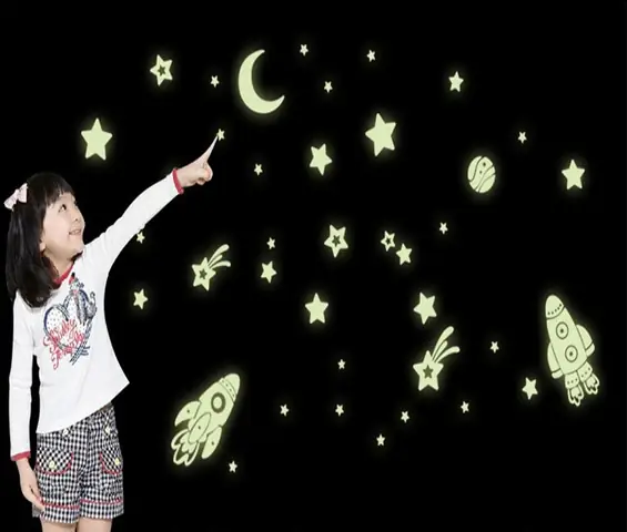 Cách Trang Trí Phòng Ngủ Bằng Sao Dạ Quang Đẹp Hút Hồn