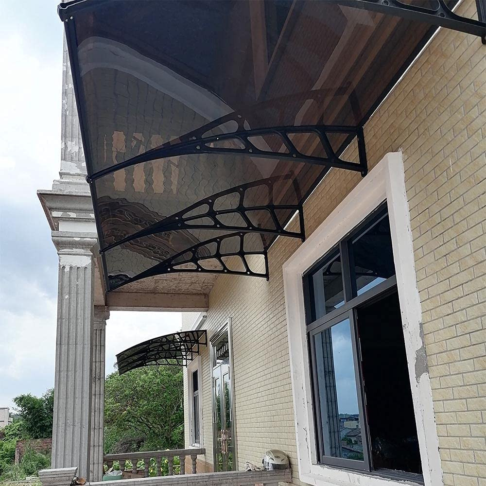 Cấu trúc mái che cửa sổ bằng nhựa polycarbonate trong suốt, bền bỉ, chống tia UV cho không gian sống.