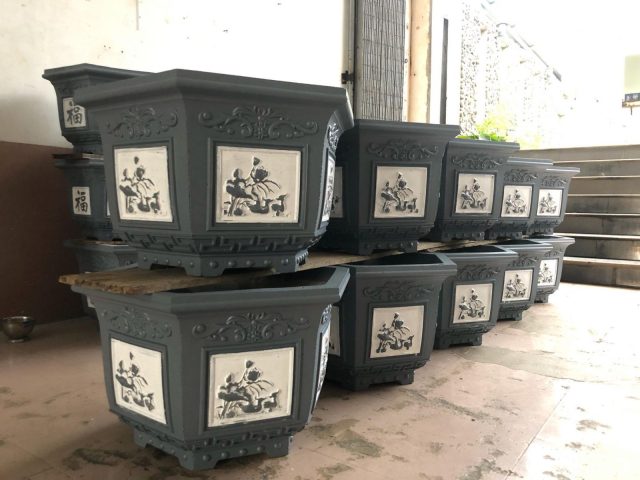 Chậu nhựa bền bỉ với thiết kế thông minh, thể hiện đặc điểm ưu việt