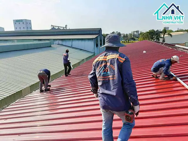 Thi công mái tôn nhà xưởng tại kcn Sông Mây Thi công mái tôn nhà xưởng tại kcn Sông Mây